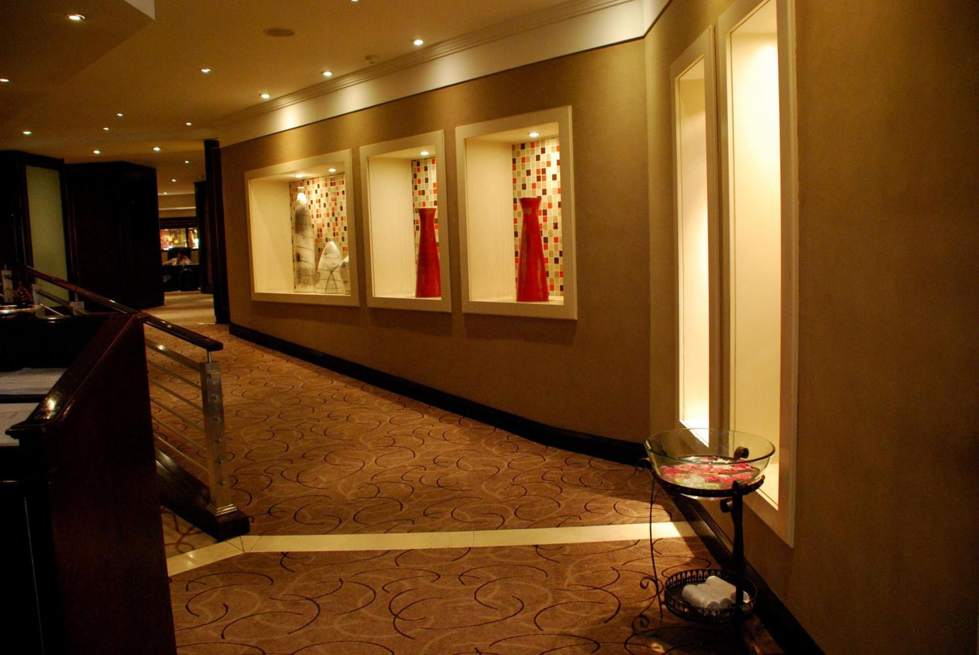 Southern Sun Or Tambo International Airport Kempton Park Kültér fotó The interior of the hotel