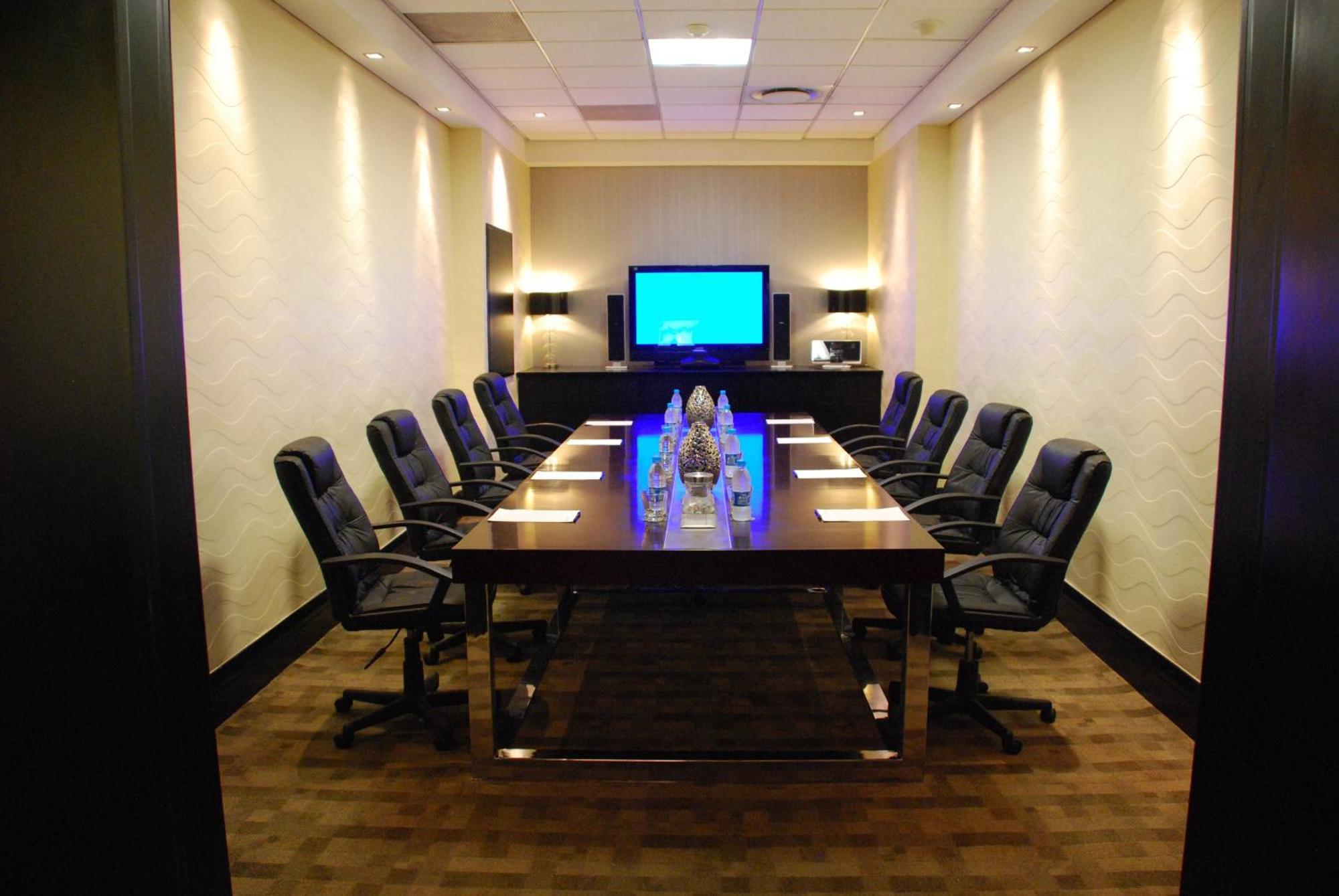 Southern Sun Or Tambo International Airport Kempton Park Kültér fotó Meeting room