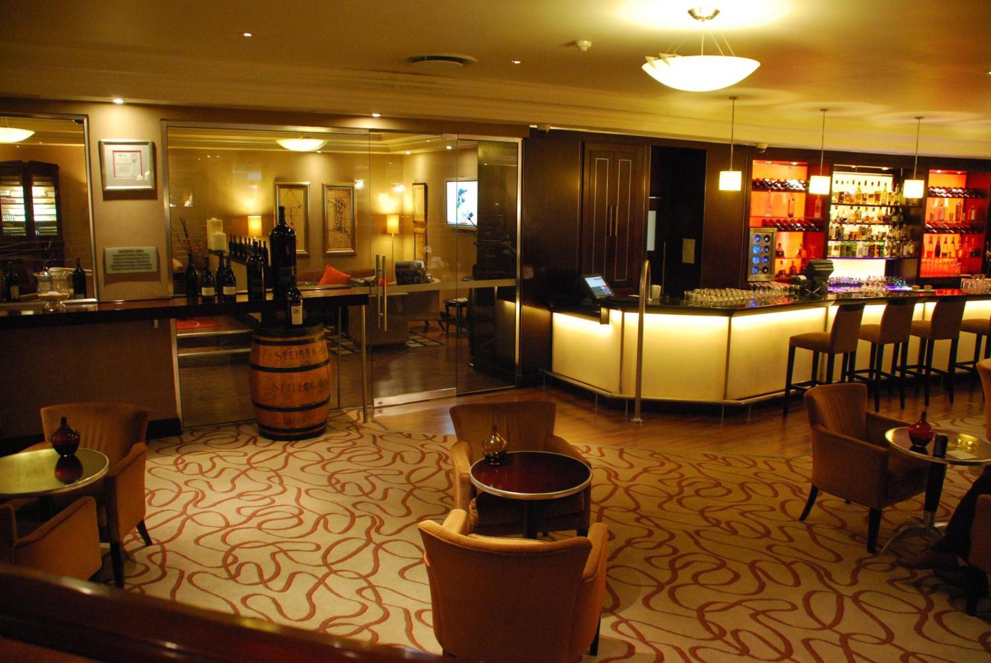 Southern Sun Or Tambo International Airport Kempton Park Kültér fotó A wine cellar in a wine bar